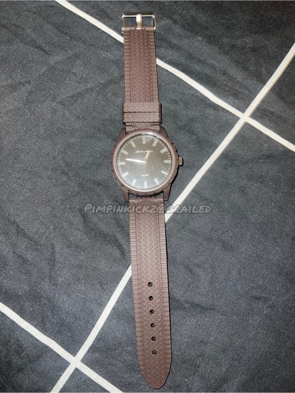 Mens forever 21 brown rubber watch with a classic design